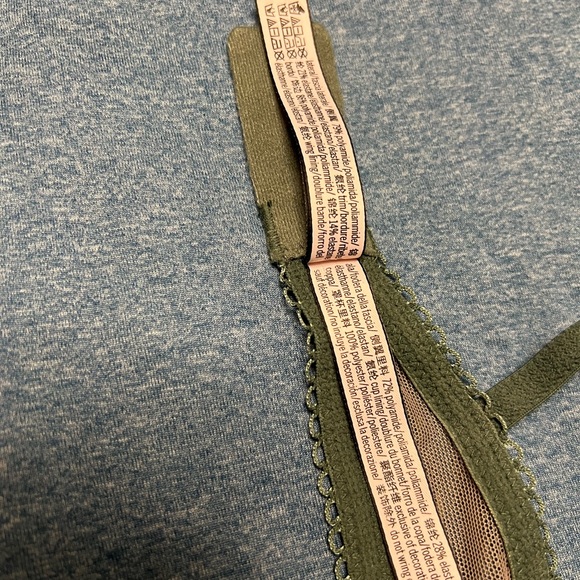 Victoria Secret bra 34A. Like new with lace. See pics. - Picture 4 of 4